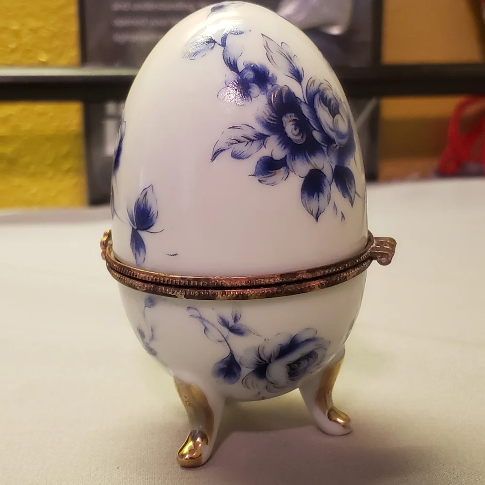 Vtg Limoges Handpainted Porcelain Egg Trinket Box